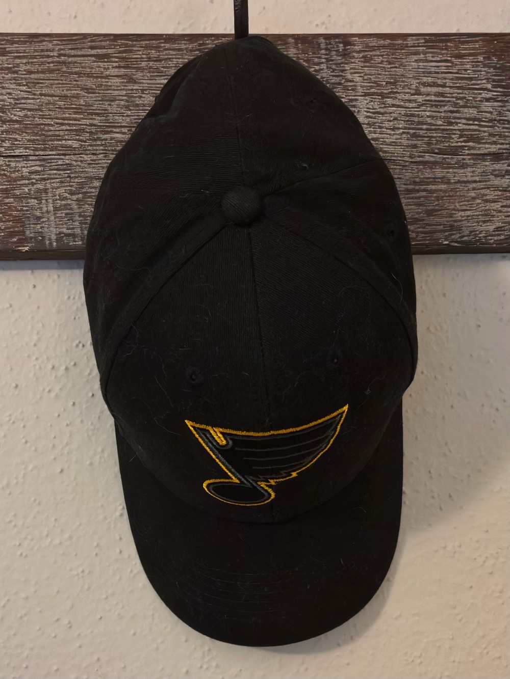 NHL St. Louis Blues Hat Fan Favorite Black Adjustable Ball Cap